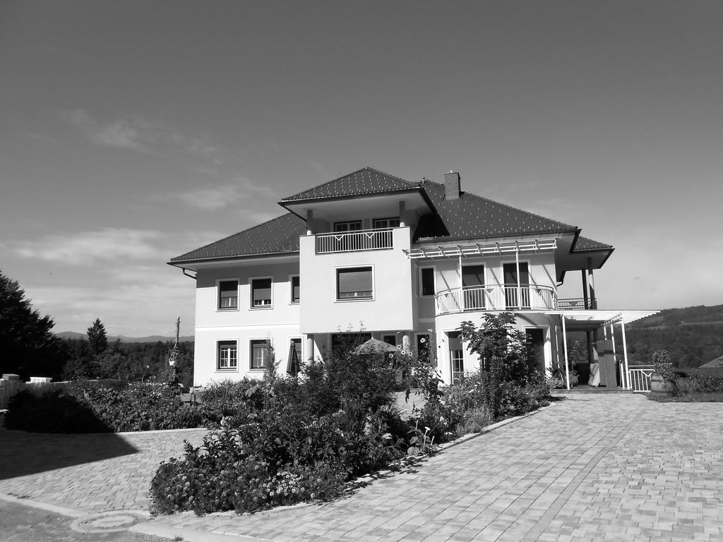 Ferienwohnung Am Bauernhof Strassonig Vulgo Hornis Moosburg Exterior foto